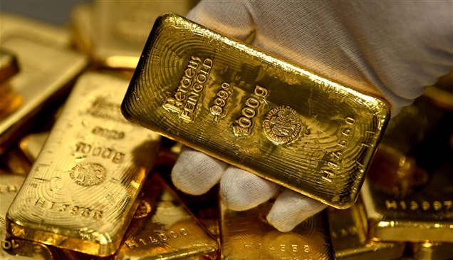الذهب يرتفع بعد انخفاض النفط وضعف الدولار 