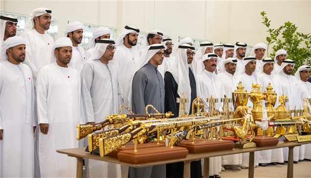 رئيس الدولة يستقبل فريق هجن الرئاسة