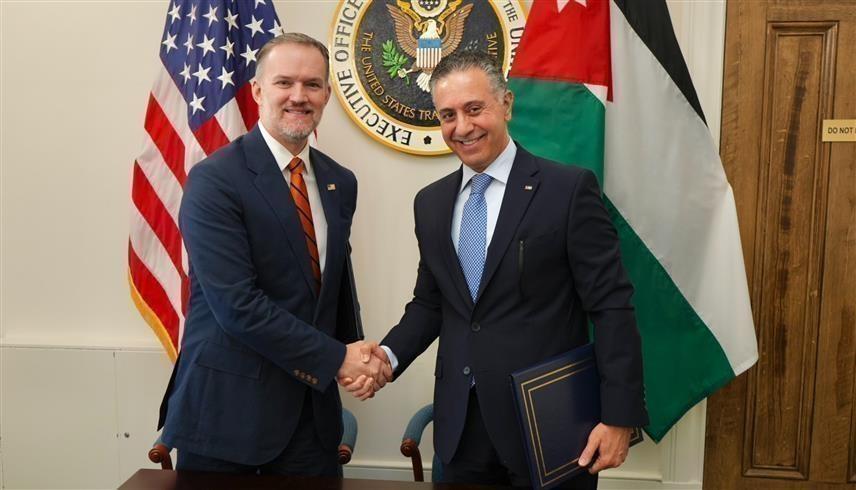 وزير الصناعة والتجارة الأردني يعرب القضاة الممثل التجاري الأمريكي جيمسون غرير (مكتب الممثل التجاري الأمريكي)