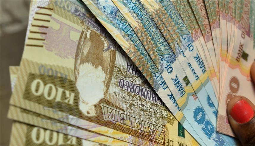 أوراق "الكواشا" العملة الوطنية المستخدمة في زامبيا (رويترز)