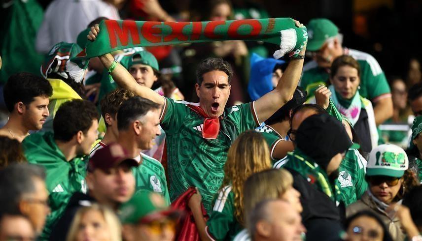 من مدرجات جماهير منتخب المكسيك (رويترز)