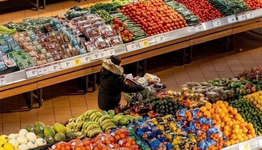 تقدر قيمة سوق الأغذية المعاد تدويرها بنحو 66.8 مليار دولار (رويترز)