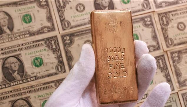 من "بريتون وودز" إلى "صدمة نيكسون".. كيف انتهى ارتباط الدولار بالذهب؟