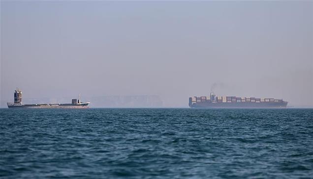 ترامب والجيش الأمريكي: مضيق هرمز "مفتوح بالكامل"