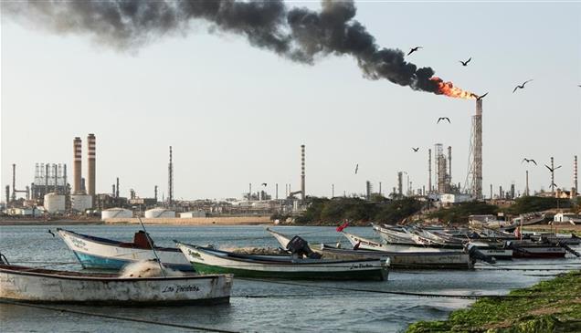 منشآت النفط المتهالكة تعرقل خطة ترامب في فنزويلا