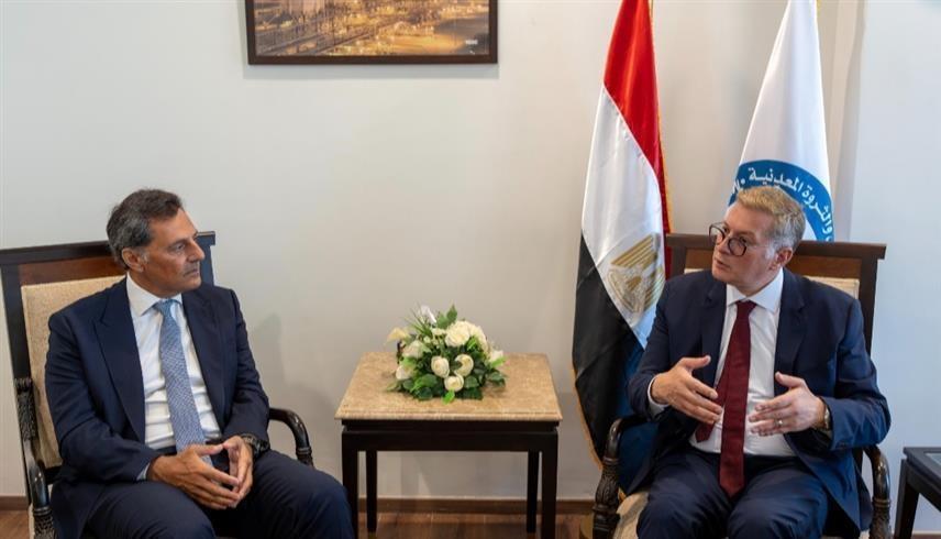 كريم بدوي مع الرئيس التنفيذي لشركة "إنرجين" (وزارة البترول المصرية)