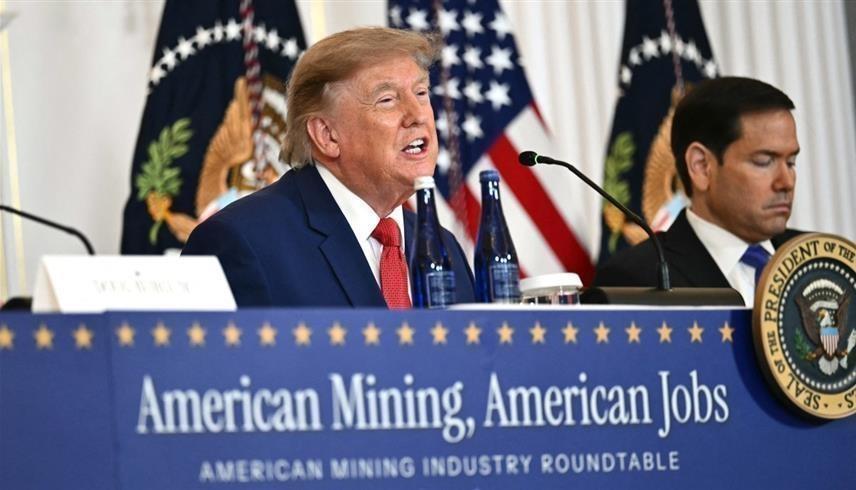 الرئيس الأمريكي دونالد ترامب خلال الإعلان عن حزمة التمويل في المعادن الحيوية (أ ف ب)