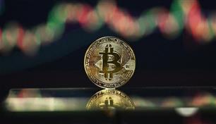 "بتكوين" تتجاوز 80 ألف دولار مع ضعف الدولار ومخاوف خفض قيمة العملة