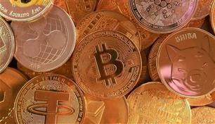 مخاوف الفائدة تدفع بيتكوين للتراجع 3%