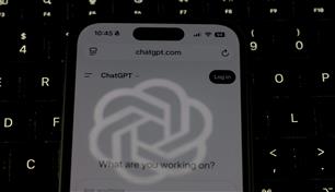 هل تمنح ChatGPT حق الوصول إلى حسابك البنكي؟ 