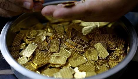 الذهب يتراجع عن أعلى مستوى في شهرين مع جني الأرباح