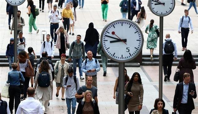 "معسكرات الذكاء الاصطناعي".. بريطانيا تؤهل العاطلين لفرص التوظيف بطريقة مبتكرة 