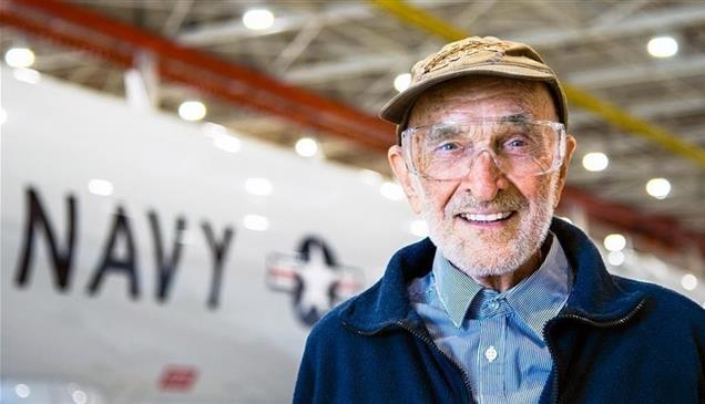 75 عاماً.. موظف يسجل أطول مسيرة في تاريخ بوينغ