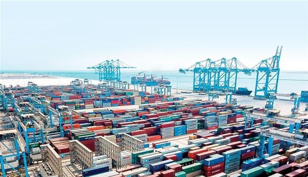 الإمارات توظف البنية اللوجستية لتعزيز دورها مركزاً لإعادة التصدير 