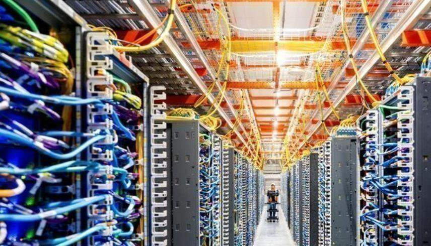 مركز بيانات AWS في ولاية إنديانا، الولايات المتحدة (رويترز)