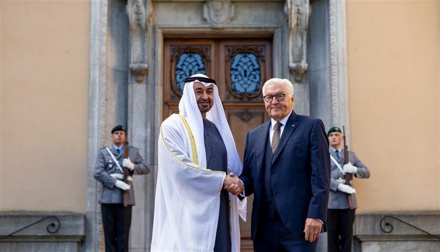محمد بن زايد والرئيس الألماني على هامش الزيارة (وام) 
