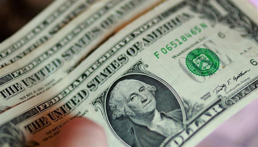 أوراق نقدية من فئة الدولار الأمريكي (رويترز) 