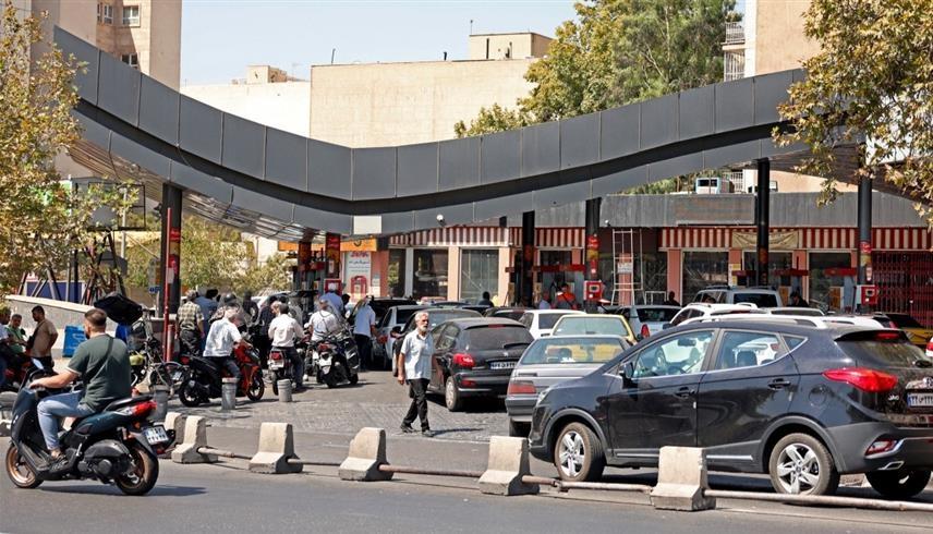 طوابير للحصول على الوقود في طهران (أ ف ب)