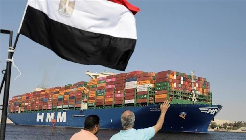 سفينة لشحن البضائع تعبر قناة السويس (أرشيف)