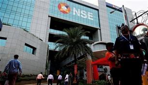 النفط وعوائد السندات يدفعان الأسهم الهندية دون 5 تريليونات دولار