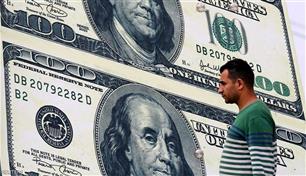 سعر الدولار في مصر.. لماذا يتراجع الجنيه أمام العملة الأمريكية؟