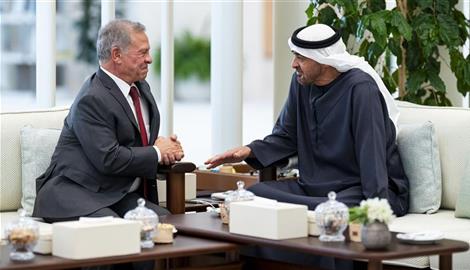 محمد بن زايد وملك الأردن يبحثان علاقات البلدين والتطورات الإقليمية