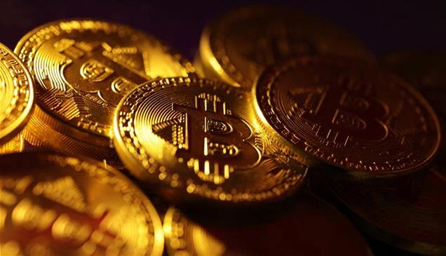 "بتكوين" قرب 78 ألف دولار.. هل تستعد لموجة صعود جديدة؟