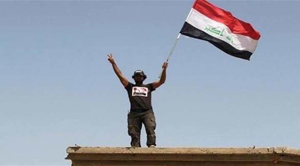 مجهلون يرفعون العلم العراقي فوق مسجد البغدادي وسط الموصل والتنظيم يستفر جنوده للبحث عنهم (أرشيف)