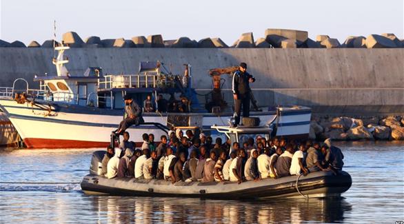 زورق مهاجرين قبالة سواحل ليبيا (أرشيف)
