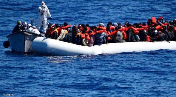 عملية إنقاذ مهاجرين في البحر المتوسط (رويترز)
