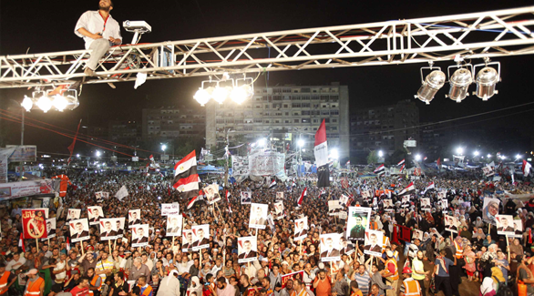 معتصمون في ميدان رابعة العدوية في القاهرة (رويترز)