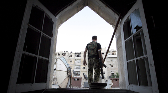 عنصر من الجيش السوري الحر، حلب (رويترز)