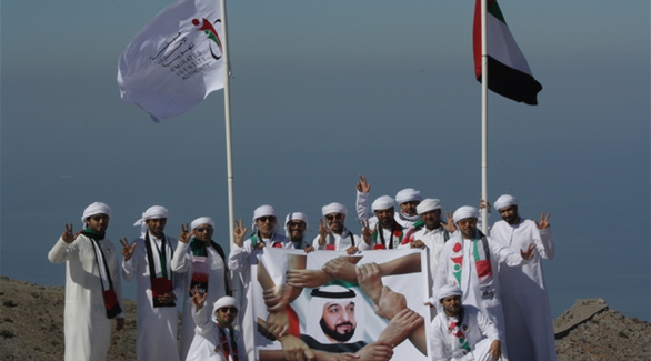 علم الإمارات فوق قمة جبل جيس(من المصدر)