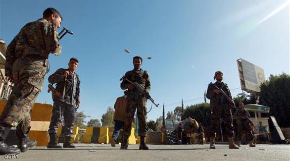 جنود في اللواء 35 انشقوا عن الحوثيين وأعلنوا تأييدهم للرئيس عبد ربه منصور هادي (المصدر) 