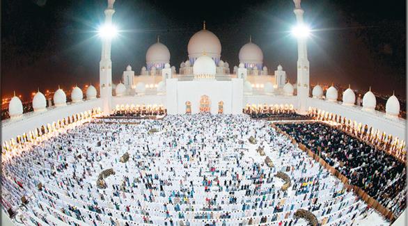 52 ألف مصل يحيون ليلة 27 من رمضان في جامع الشيخ زايد الكبير