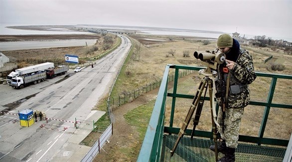 سياج حدودي بين أوكرانيا وجزيرة القرم (أرشيف)