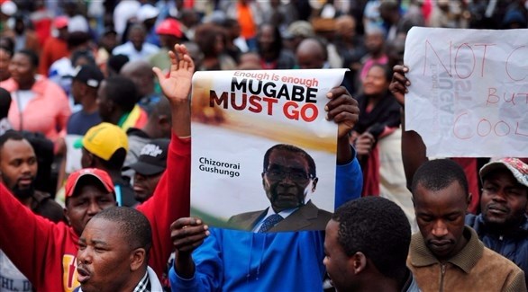 احتفالات الحشود برحيل موغابي في زيمبابوي (أرشيف)