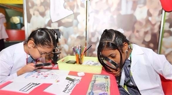 طالبتان تشاركان في مهرجان "مواهب وإبداعات" في الإمارات، عام 2016(أرشيف)