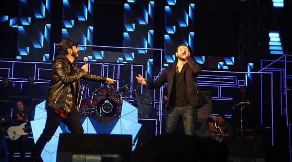 بالصور تامر حسني يغني مع عمرو يوسف وحسام حبيب في الجامعة الأمريكية
