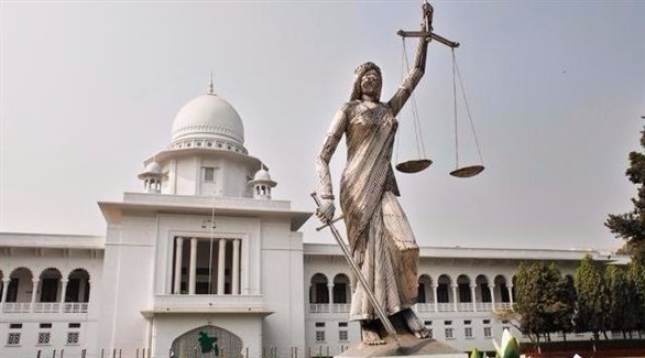 إعادة نصب تمثال "سيدة العدالة" في بنجلاديش (أرشيف)