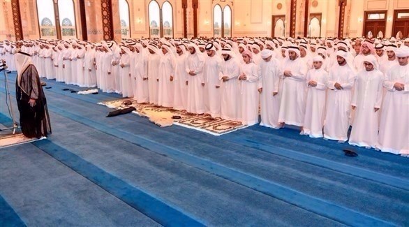 الشيخ محمد بن راشد آل مكتوم خلا تأدية صلاة العيد (وام)