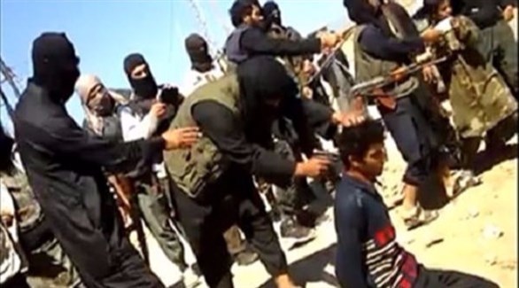 مقاتلون من داعش ينفذون عمليات إعدام علنية.(أرشيف)