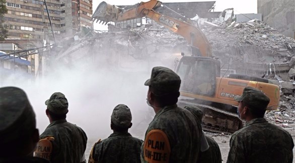 عمال الانقاذ مستمرون بالبحث عن ناجين من زلزال المكسيك (أ ف ب)