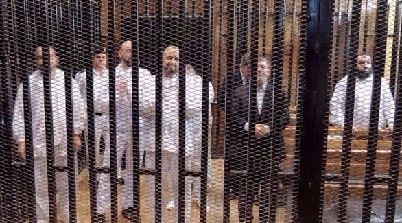 الرئيس الإخواني المخلوع محمد مرسي في قفص الاتهام.(أرشيف)