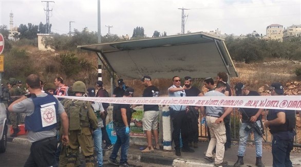 الشرطة الإسرائيلية والدفاع المدني في مكان الهجوم اليوم (تايمز أوف إسرائيل)  