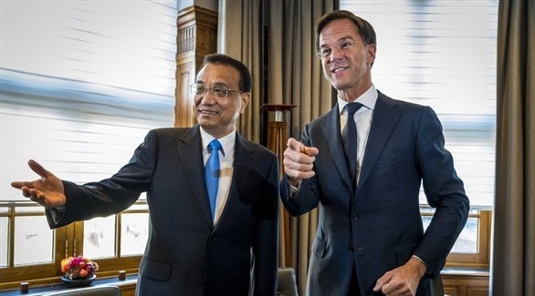 رئيس الوزراء الصيني لي كيكيانغ ونظيره الهولندي  مارك روته (أرشيف)
