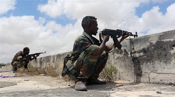 مقاتلان من حركة الشباب الصومالية.(أرشيف)