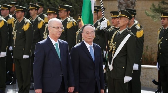 نائب الرئيس الصيني برفقة رئيس الوزراء الفلسطيني في رام الله (أرشيف / رويترز)