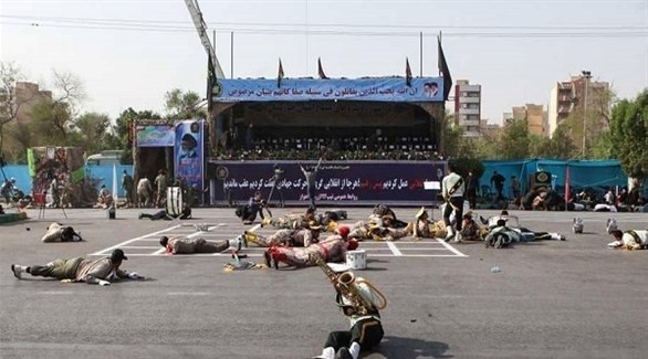 عسكريون إيرانيون بعد هجوم الأحواز الذي تنفي الحركة التورط فيه (أرشيف)