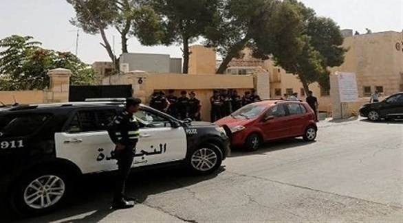 دورية أمنية أمام مبنى محكمة بداية عمان (أرشيف)